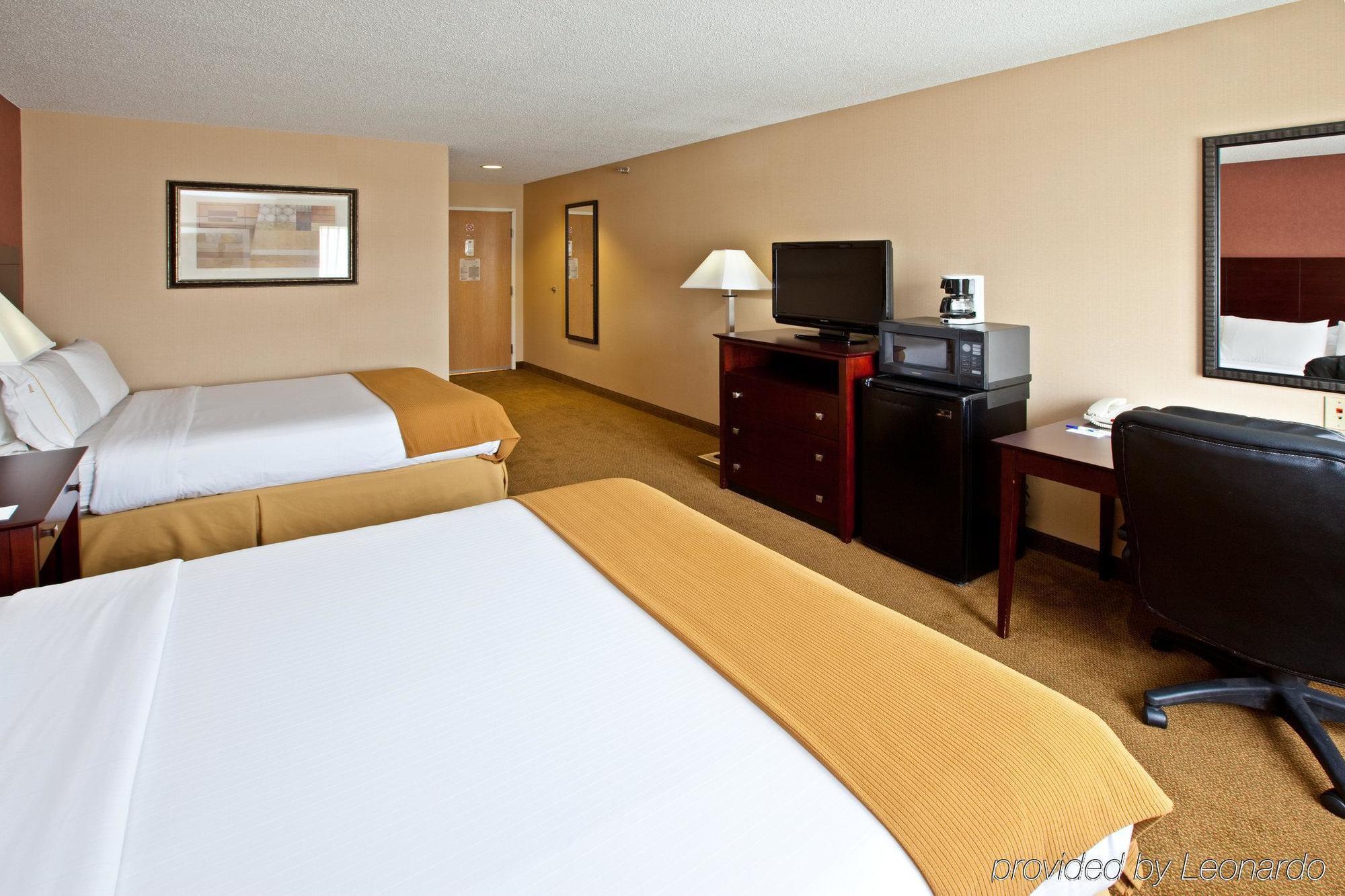 Holiday Inn Express Hotel & Suites Cincinnati-North/Sharonville Szoba fotó