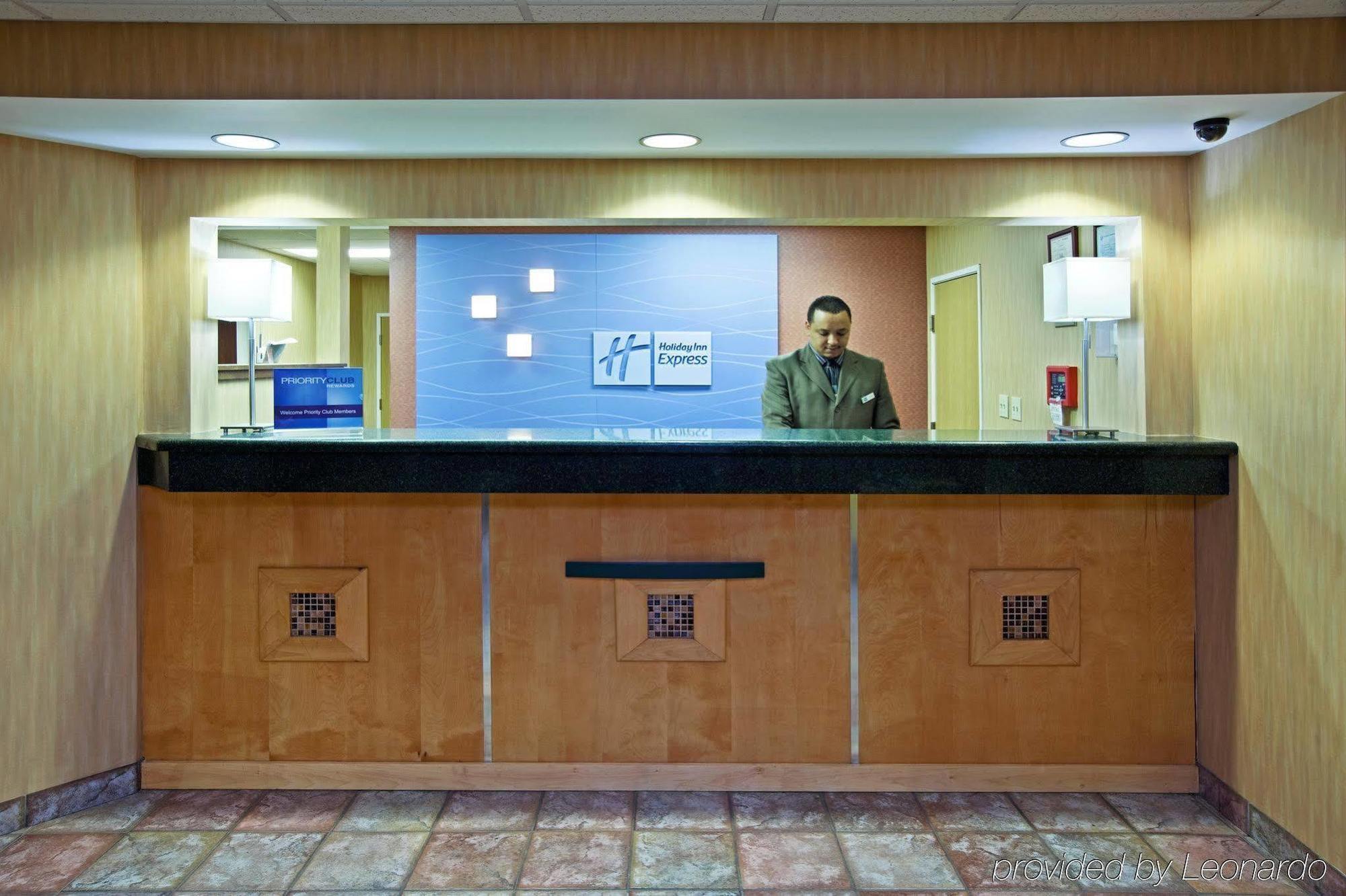 Holiday Inn Express Hotel & Suites Cincinnati-North/Sharonville Beltér fotó